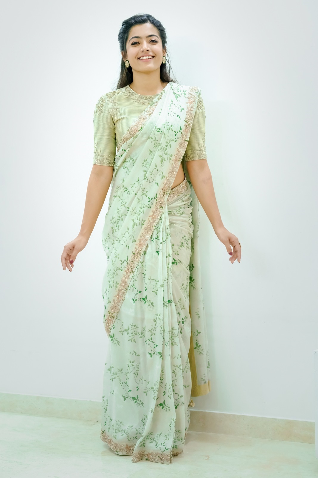 Rashmika Mandanna New Hot Photos in White Saree